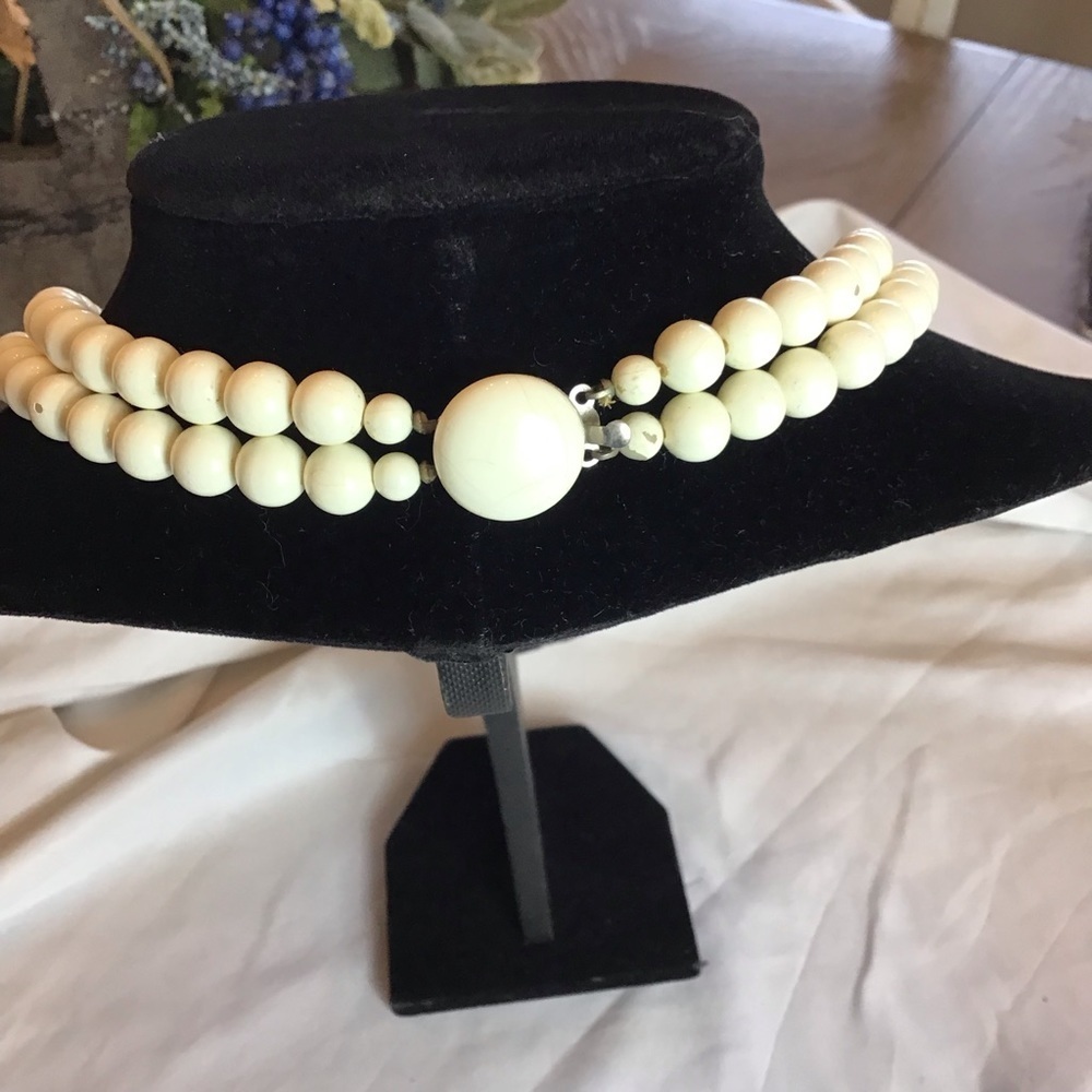 Vintage 1980’s Ivory Glass Beaded Double Strand Matinee Necklace - Picture 4 of 6